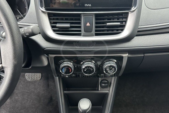 Toyota Yaris L