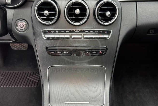 Mercedes-Benz C200L