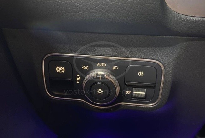 Mercedes-Benz GLB-Class.