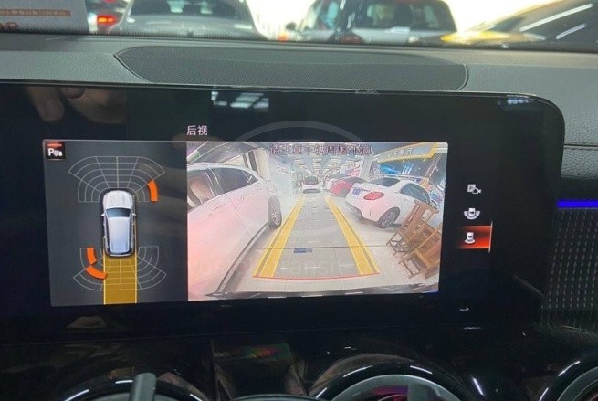 Mercedes-Benz GLB-Class.