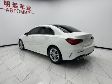 Mercedes-Benz A180L