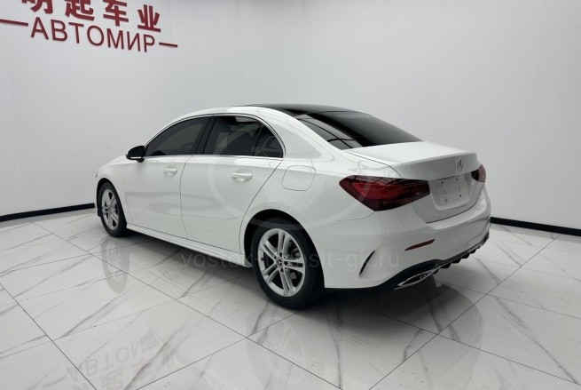 Mercedes-Benz A180L