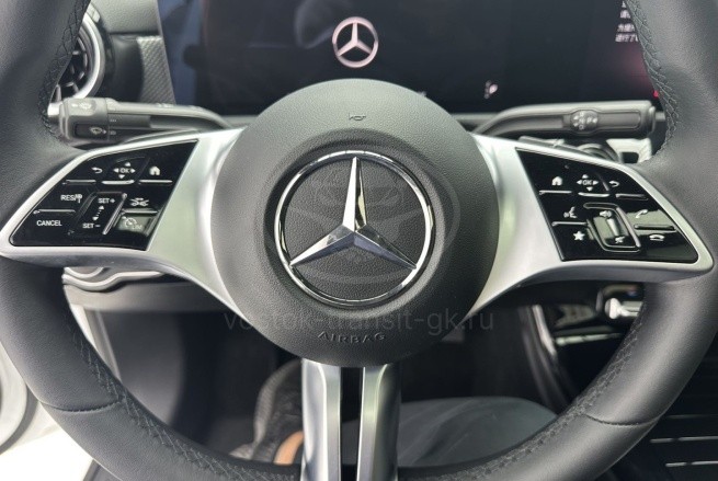 Mercedes-Benz A180L