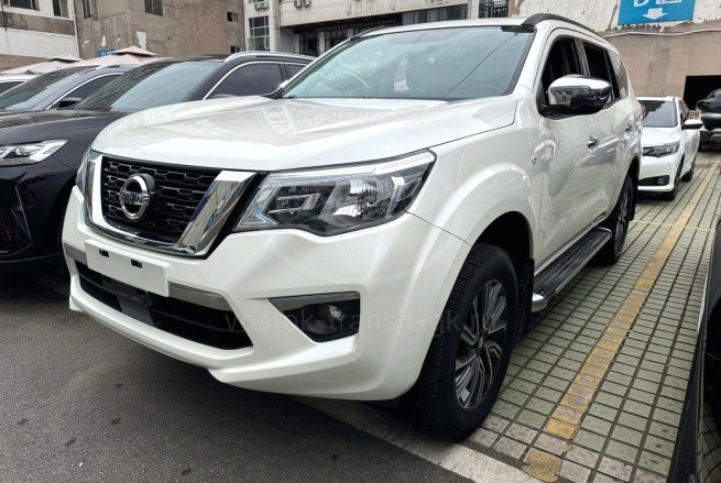 NISSAN TERRA 