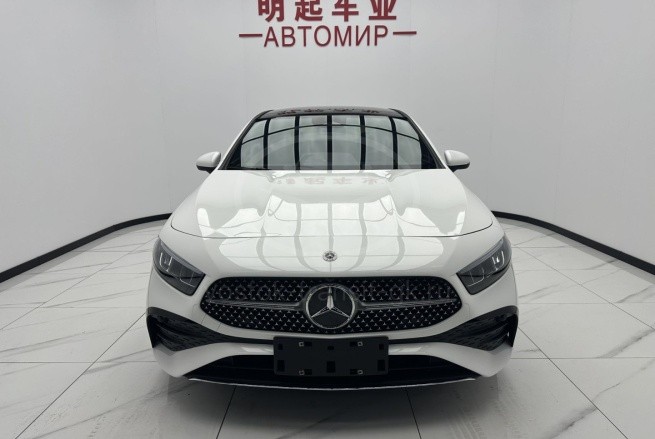 Mercedes-Benz A180L