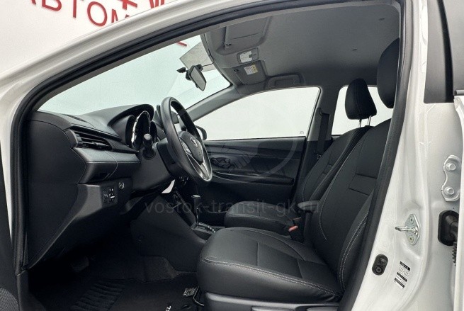 Toyota Yaris L