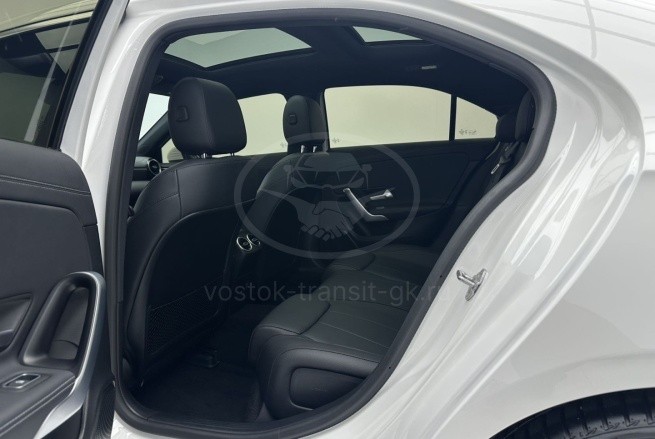 Mercedes-Benz A180L
