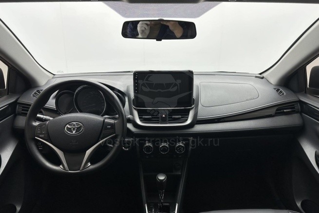 Toyota Yaris L
