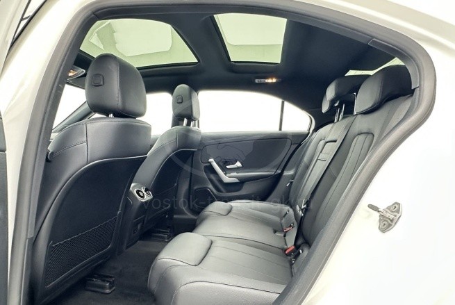 Mercedes-Benz A180L