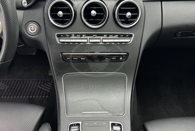 Mercedes-Benz C200L