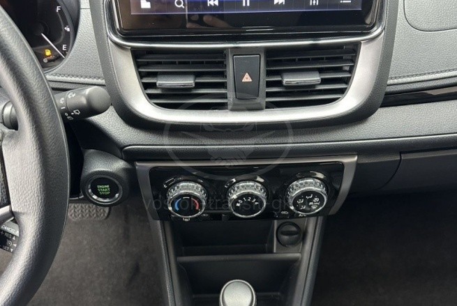 Toyota Yaris L