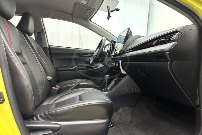 Toyota Yaris L