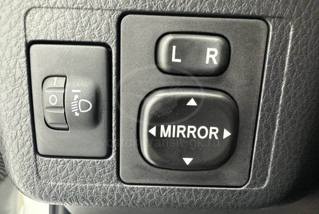 Toyota Yaris L