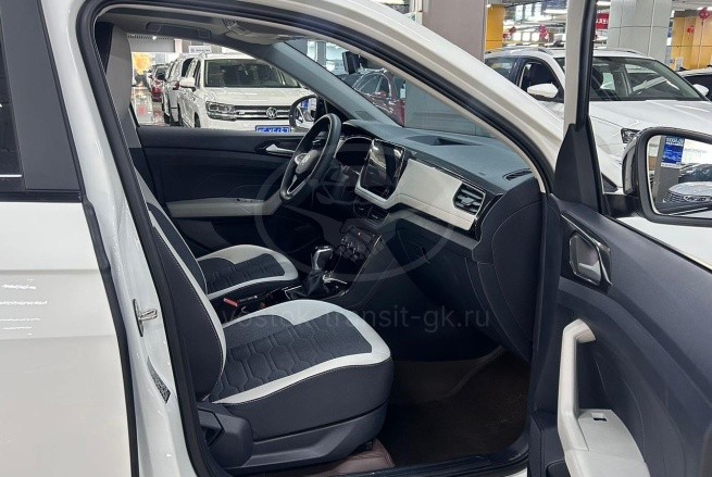 Volkswagen Tharu XR
