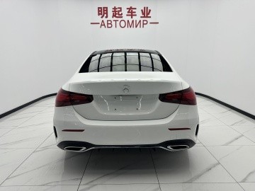 Mercedes-Benz A180L