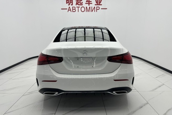 Mercedes-Benz A180L