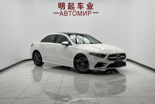 Mercedes-Benz A180L