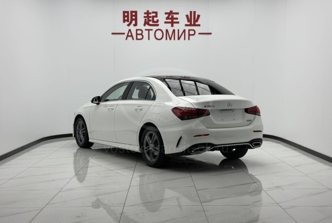 Mercedes-Benz A180L