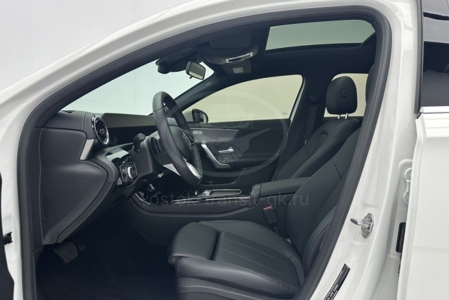 Mercedes-Benz A180L