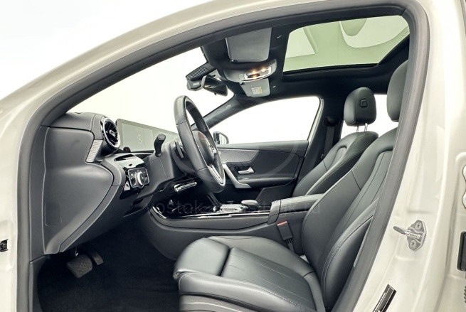 Mercedes-Benz A180L