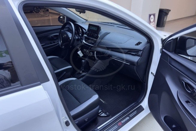 Toyota Yaris L