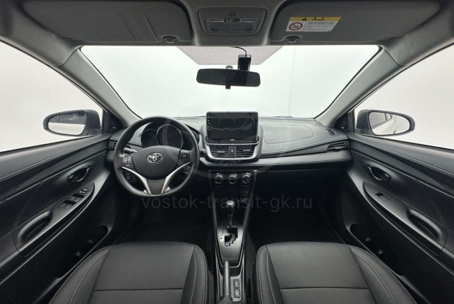 Toyota Yaris L