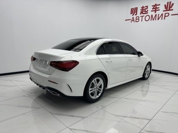 Mercedes-Benz A180L