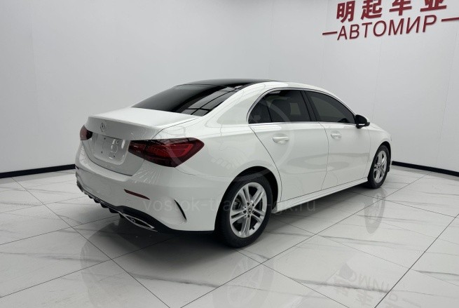 Mercedes-Benz A180L