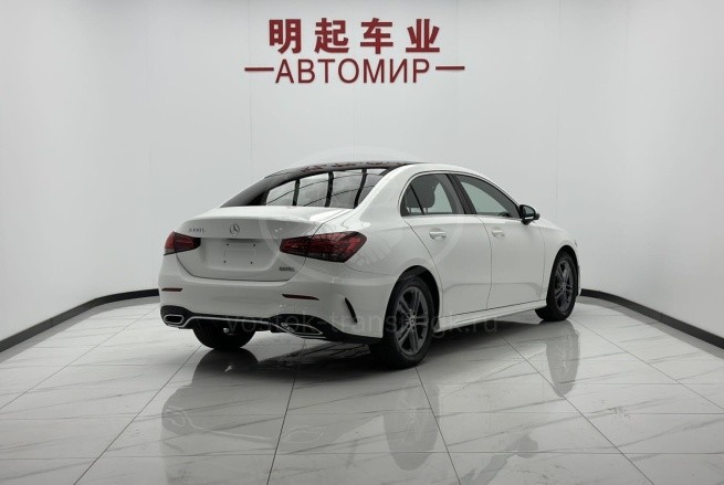 Mercedes-Benz A180L