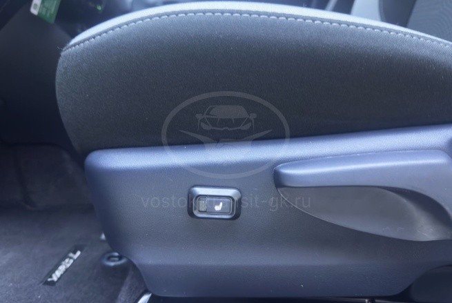 Toyota Yaris L