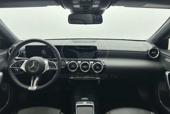 Mercedes-Benz A180L